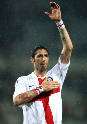 西甲前瞻：黄潜新赛季丢球联赛最少，皇社近况回暖4场3胜（西甲前瞻：黄潜本季失球最少防线稳固，皇社回暖近4场取3胜）