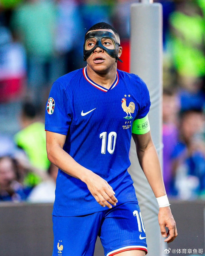 德天空：曼联已向莱比锡明确表示，他们仍在对谢什科的竞争中