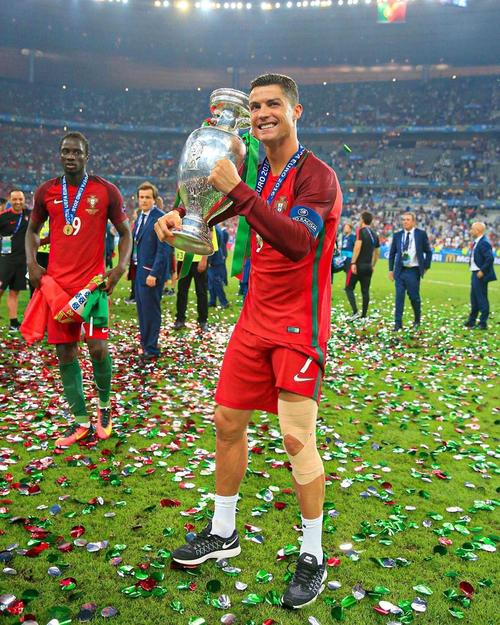 记者：巴洛特利与达曼协作的传闻不实，没有球队有意签下他（记者：巴洛特利与达曼合作传闻不实，暂无球队有意引进他）