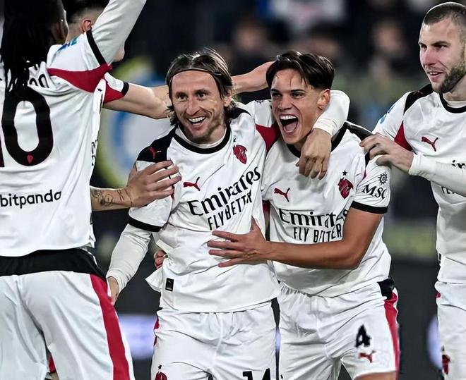 詹姆斯：上半场纽卡表现的更好，能进球帮助球队感觉太棒了（詹姆斯：纽卡上半场更占优，为球队破门的感觉太棒了）