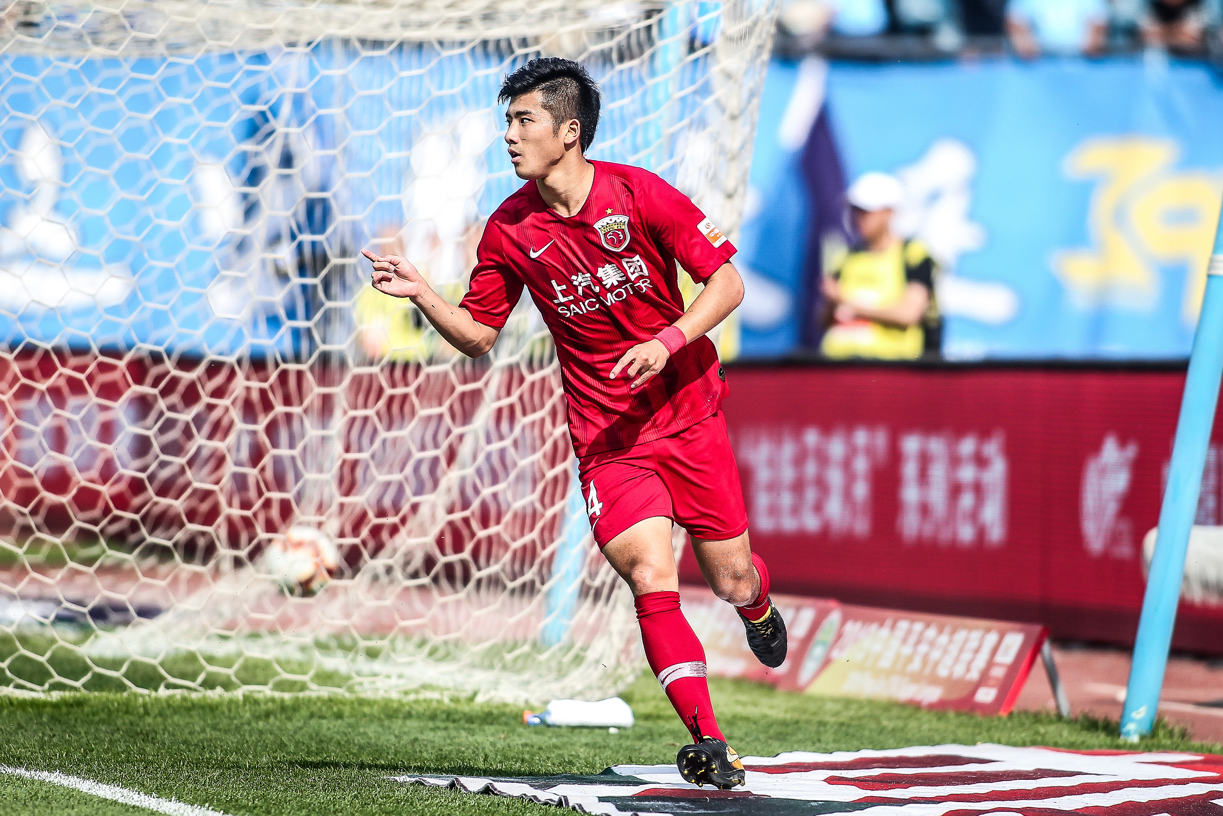 终结纽卡70年冠军荒！官方：伊萨克荣膺2025瑞典金球奖（官方确认：伊萨克当选2025瑞典金球，助纽卡终结70年无冠荒）