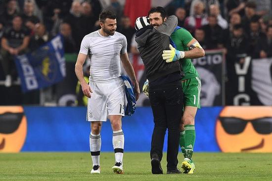 小豌豆替补出场错失反超比分的点球，之后球队被补时绝杀