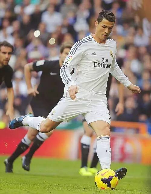 官方：马特拉齐、卡伦布等将担任世预赛附加赛抽签嘉宾