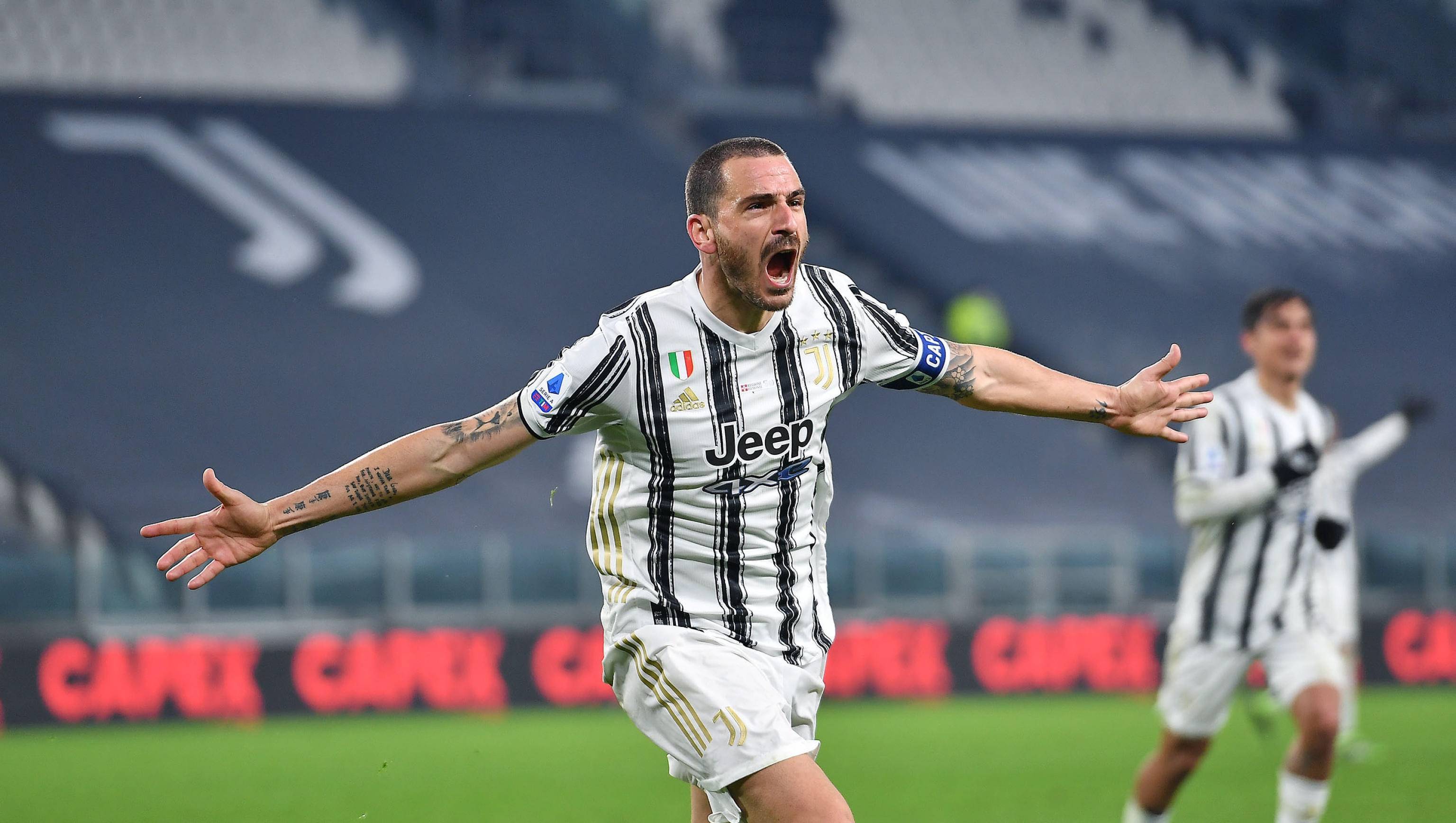 太阳报：女演员悉尼妹恢复单身后收到了大量英超球星的私信（《太阳报》称，女演员悉尼妹重回单身后收到众多英超球员私信）