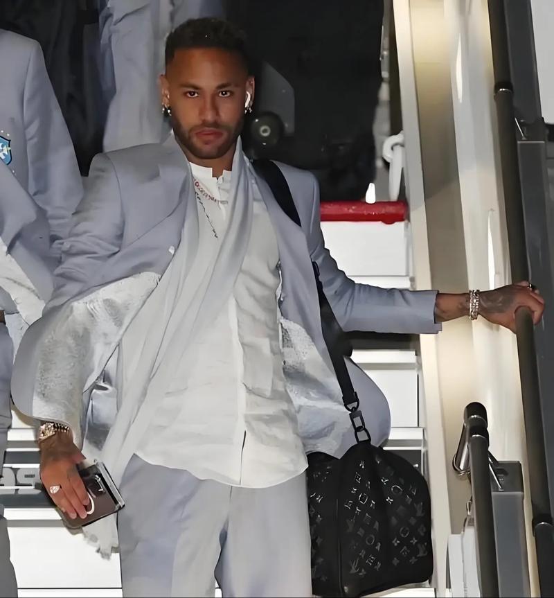 本赛季东契奇缺席时里夫斯场均40分10助攻，今日三节36+9